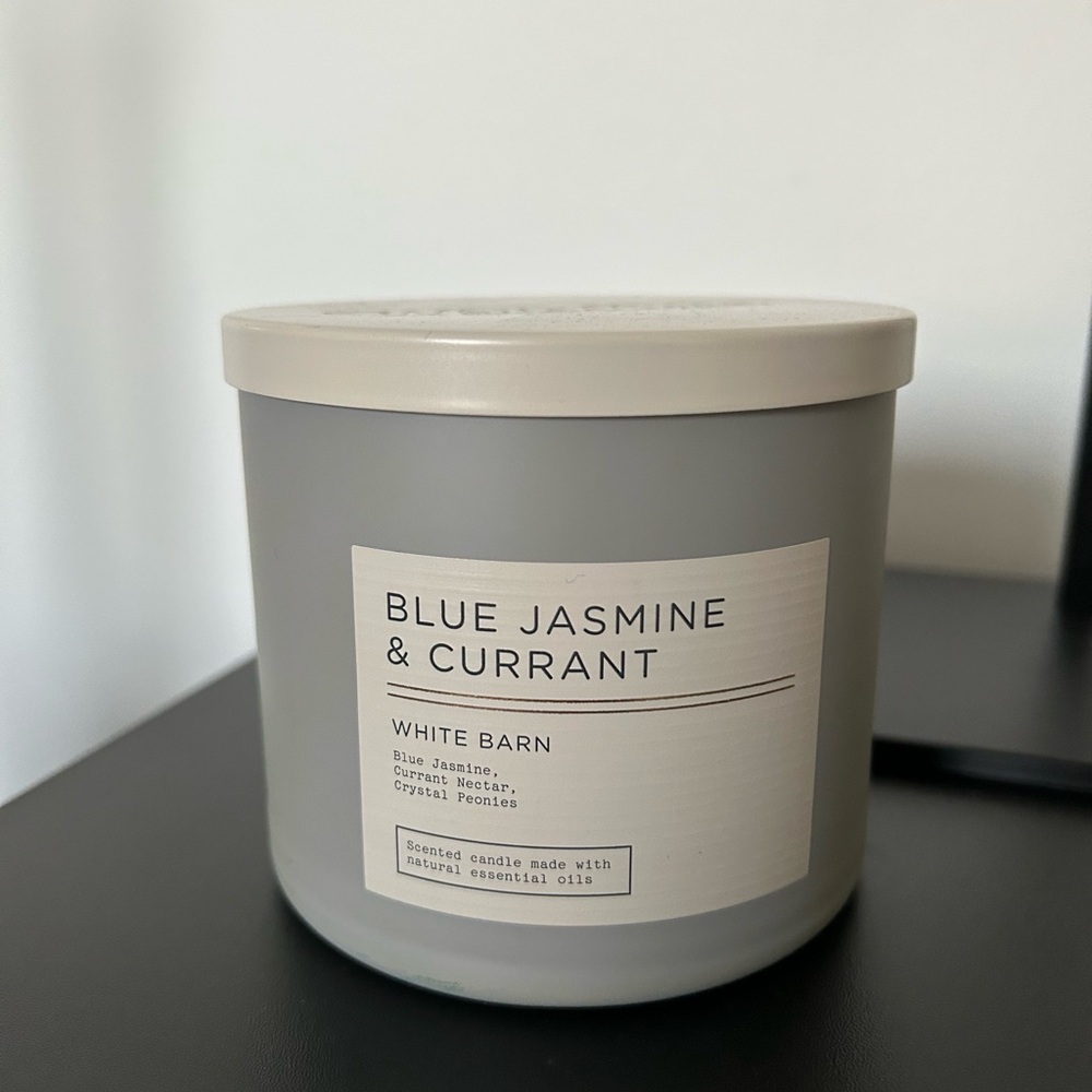 Bath and Body Works Blue Jasmine and Currant 3 wick candle